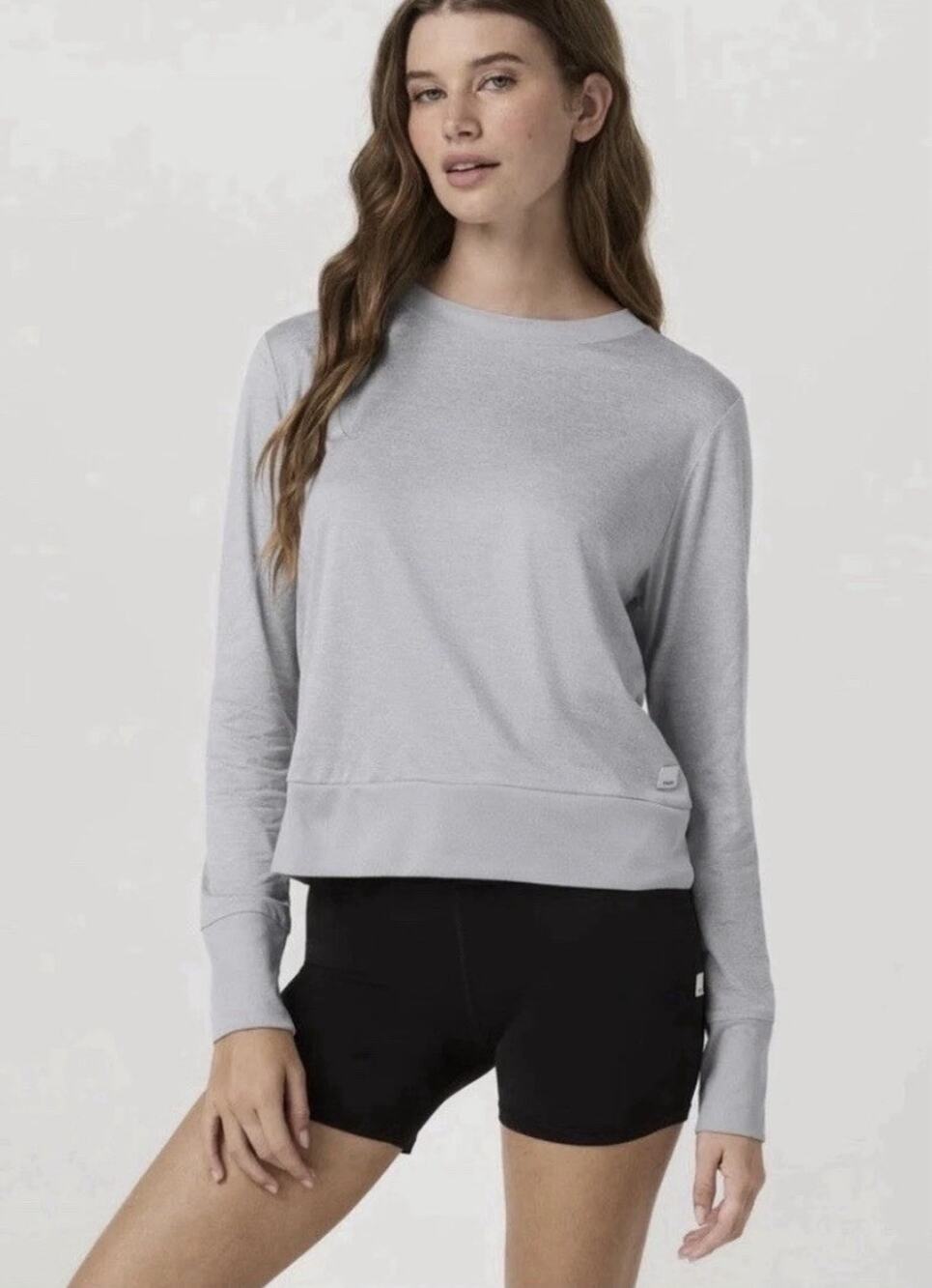 Vuori Light Gray Women Large Long Sleeve Crew Sweatshirt Athleisure Workout